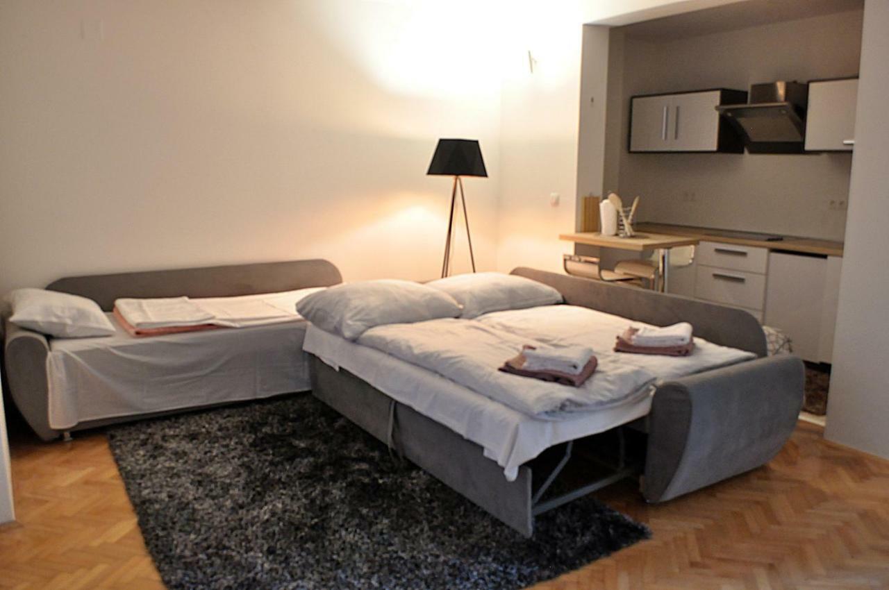 Apartman Dina Apartment Tuzla Luaran gambar