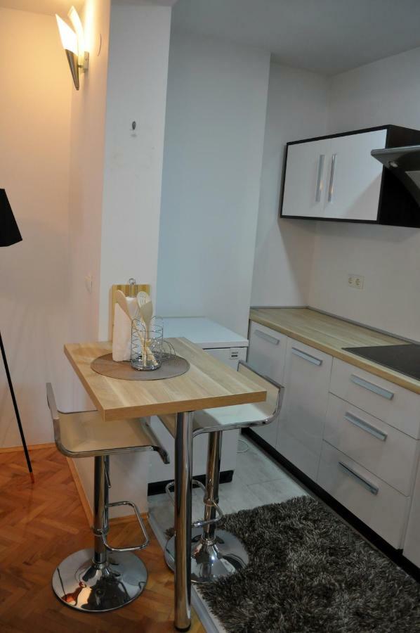 Apartman Dina Apartment Tuzla Luaran gambar
